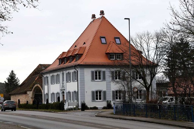 Der Bauausschuss des Mllheimer Gemein...gebudes Kreuz an der Bundesstrae zu.  | Foto: Volker Mnch