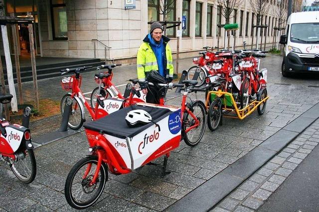 Frelos werden jetzt mit einem Lastenrad-Anhnger in ganz Freiburg verteilt