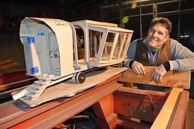 Ein Zimmermann aus Haltingen baut sich einen Sonnenwagen als Altersresidenz