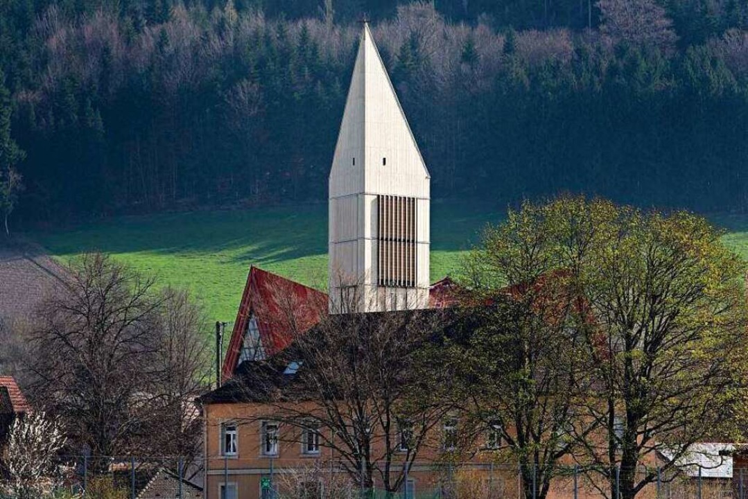 Der neue Kirchturm vom Gutacher Ortsteil  Bleibach  | Foto: Oliver Kern