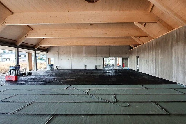 Der Festsaal mit Holzdecke ist gut 350 Quadratmeter gro.  | Foto: Karl-Stephan Kovacs