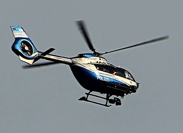 Mithilfe eines Hubschraubers suchte die Polizei nach dem vermissten Jger.  | Foto: Sabine Model
