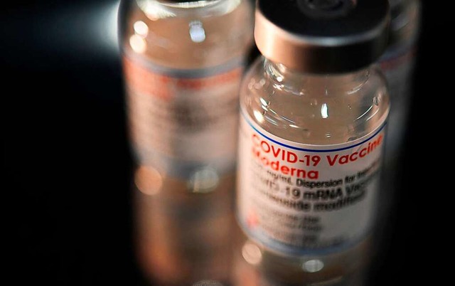 Bei einer Aktion in Reute wird mit dem Vakzin von Moderna geimpft.  | Foto: FRED TANNEAU (AFP)