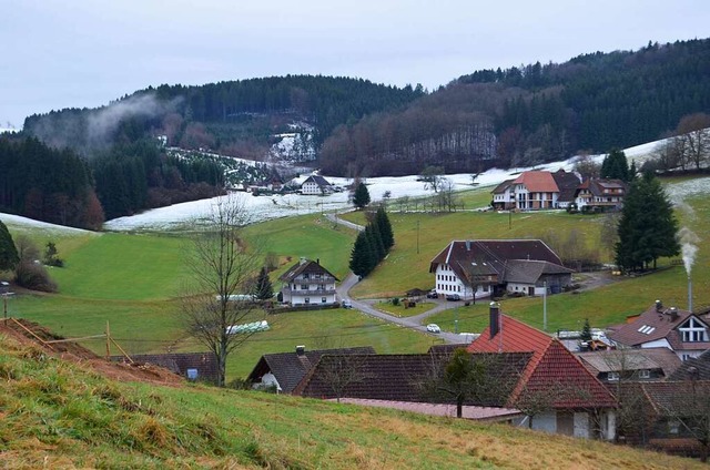 Die lange Dorf-Dobelstrae, die von Bi...werden - ein Hauptprojekt im Haushalt.  | Foto: Nikolaus Bayer