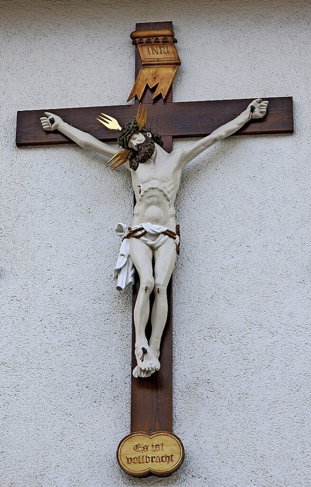Frisch renoviert  ziert das alte Kreuz...hwenninger im Hegi (Bergstrae Nr.7 ).  | Foto: Erhard Morath