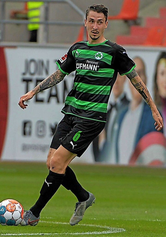 Adrian Fein spielt derzeit im Trikot der SpVgg Greuther Frth.  | Foto: Privat