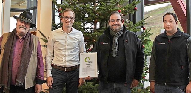 Claus Birmele (Aufsichtsratsvorsitzend... ber das Fair&#39;n Green-Zertifikat.  | Foto: WG Achkarren