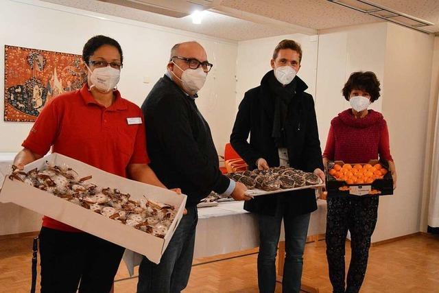 Schokolade und Linzertorte als Dank für den Einsatz der Pflegekräfte in Gundelfingen