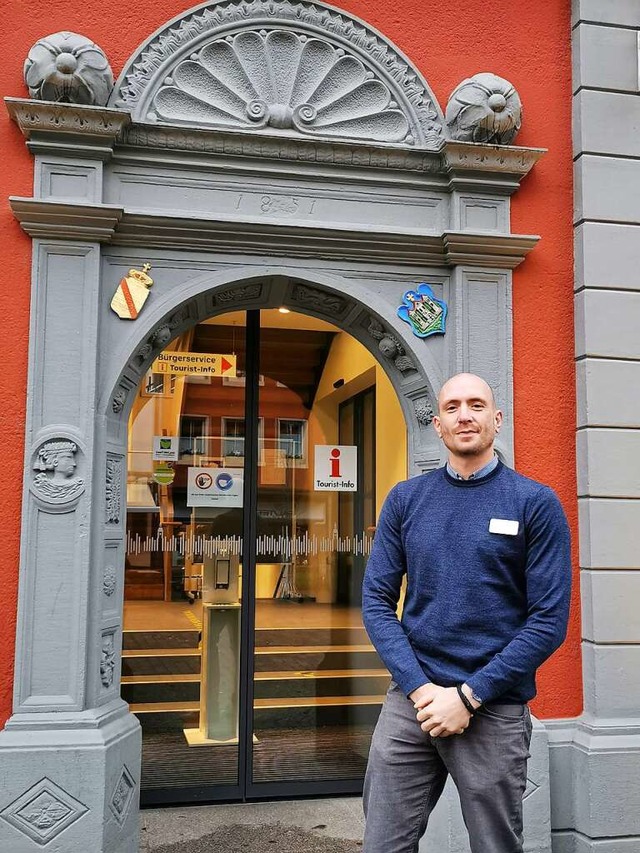 Der stdtische Klimaschutzmanager Markus Dangel vor dem Waldkircher Rathaus.  | Foto: Dorothea Scherle