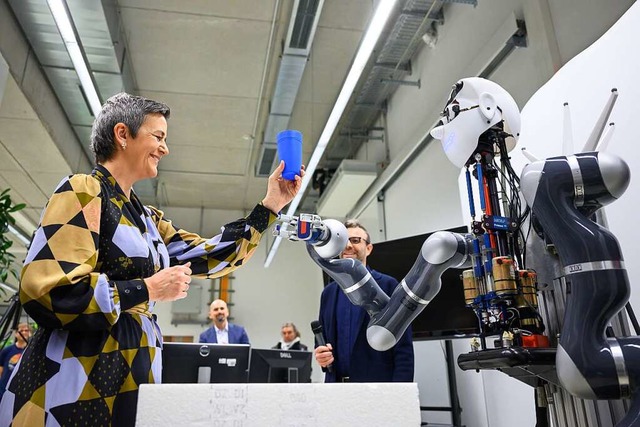 Das Cyber Valley zieht viel Besuch an,...Digitalkommissarin Margrethe Vestager.  | Foto: Sebastian Gollnow