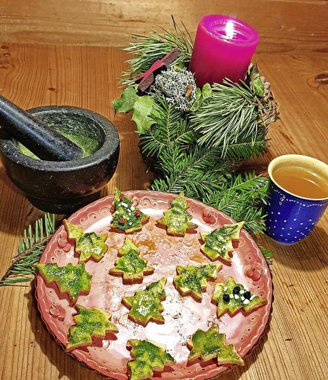 Weihnachtsbaum-Pltzchen mit Tannenbaumzuckerguss berzogen.  | Foto: Philippe Thines