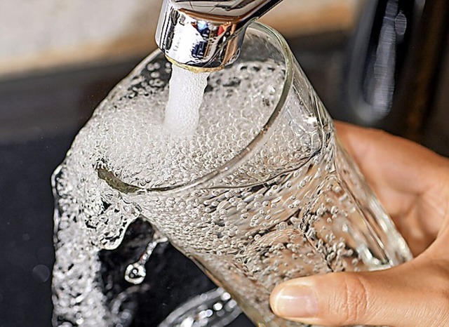 Der Wasserverbrauch wird in St. Blasien ab Januar billiger.  | Foto: Patrick Pleul