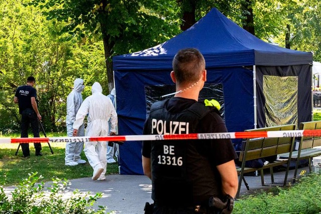 Der abgesperrte Tatort im Berliner Tiergarten am 23. August 2019  | Foto: Christoph Soeder