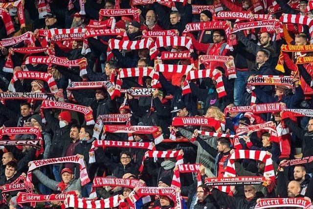 Fotos: 5000 Fans sehen torloses Spiel des SC Freiburg in Berlin