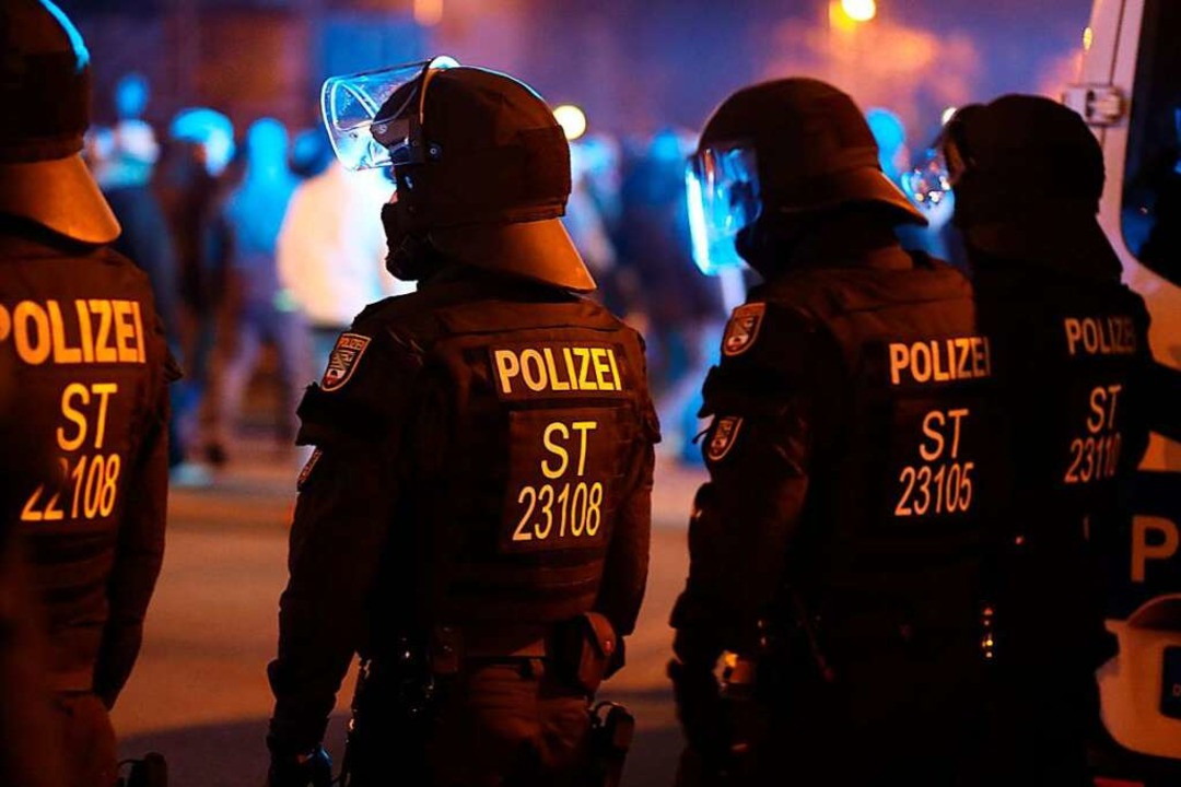 Polizei In Hab-Acht-Stellung Wegen Corona-Protesten - Südwest ...