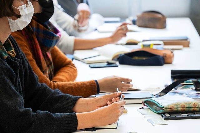 Unter den Studierenden sind etwa 90 Prozent geimpft.  | Foto: Bernd Weibrod (dpa)