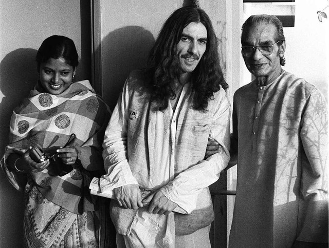 George Harrison (Mitte) war sehr inter...8220; mit einem hinduistischen Mantra.  | Foto: TEKEE TANWAR