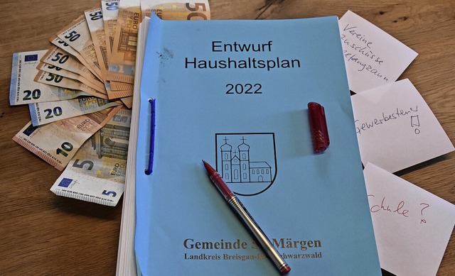 Auf 200 Seiten sind die vorhaben der G... Mrgen fr das Jahr 2022 aufgefhrt.   | Foto: Thomas Biniossek