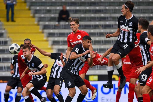 Als aufgerckter Verteidiger erzielt Y... Hinrunde seinen ersten Saisontreffer.  | Foto: Eibner-Pressefoto via www.imago-images.de