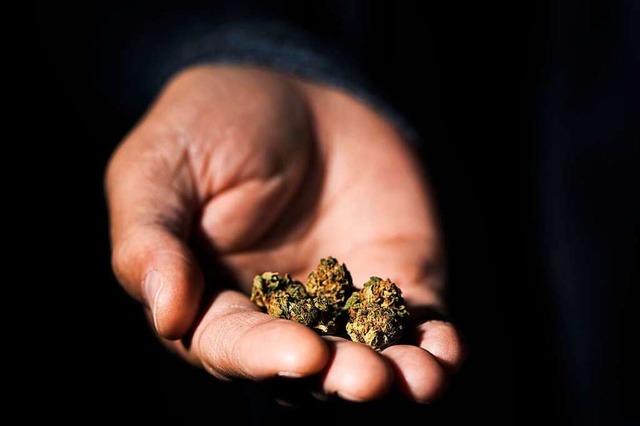 Ein verdeckter Ermittler forderte zum Kauf groer Mengen an Drogen auf.  | Foto: nito (stock.adobe.com)