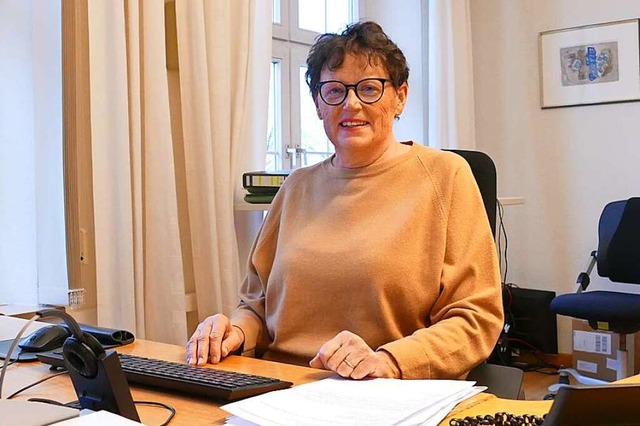 Evelyne Dizien-Richarz an ihrem Arbeitsplatz im Rathaus  | Foto: Stefan Ammann
