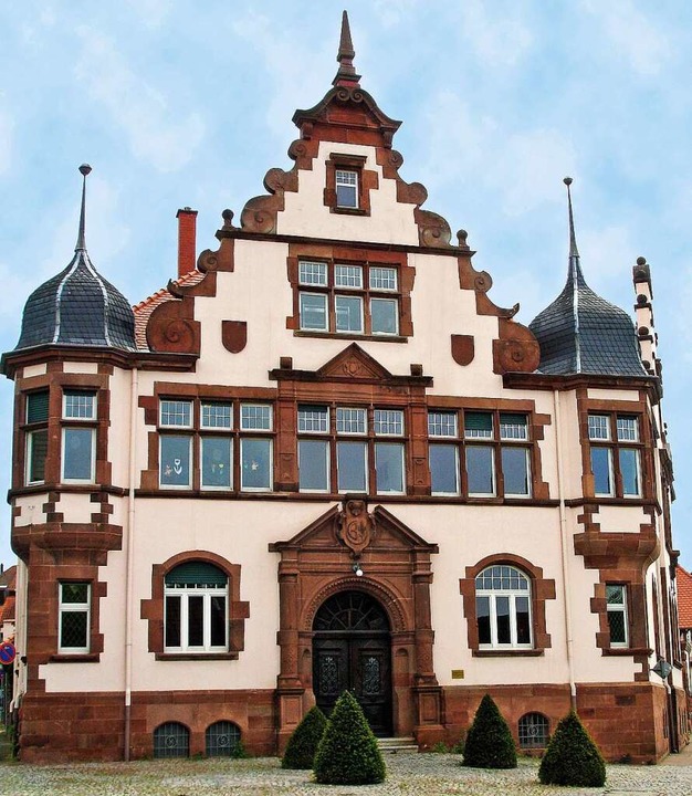 Das fr  Dinglingen etwas berdimensionierte  Rathaus  | Foto: Walter Caroli