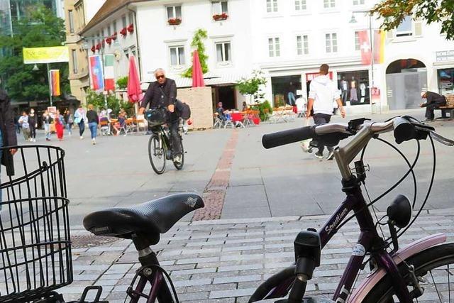 Radfahrverbot in der Lrracher Innenstadt tritt spter in Kraft