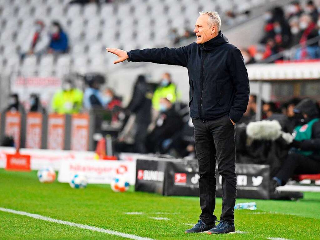 Trainer Christian Streich stellte seine Mannschaft trotz der Ehrfurcht vor dem Gegner heute gut ein.