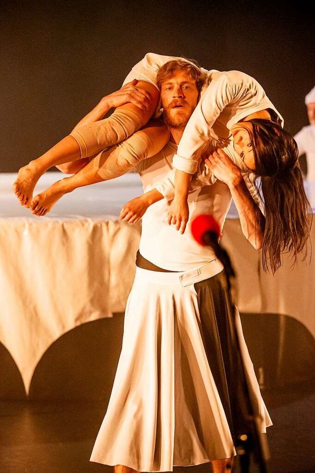 Thie Brammer und die (gar nicht tanze...ende) Orpheus und seine Frau Eurydike.  | Foto: Rainer Muranyi