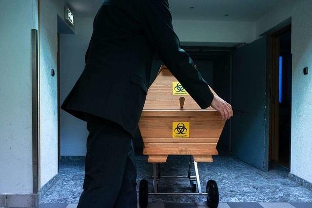Umgang mit Covid-Toten ist für Bestatter in Baden-Württemberg eine Herausforderung