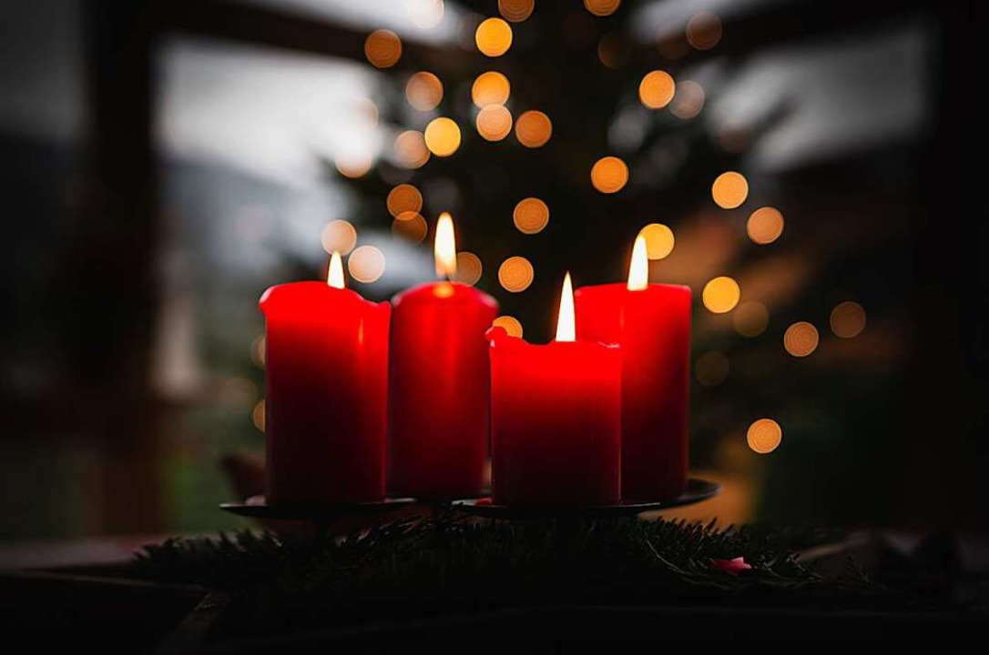 Warum zünden wir in der Adventszeit vier Kerzen an?  | Foto: Max Beck (unsplash.com)