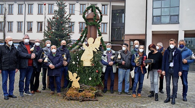Zahlreiche ehrenamtliche Helferinnen u...ndelfingen  weihnachtlich geschmckt.   | Foto: Sebastian Heilemann