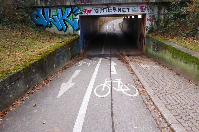 Die Unterfhrung Lindenweg verbindet E...allem mit den weiterfhrenden Schulen.  | Foto: Sylvia-Karina Jahn