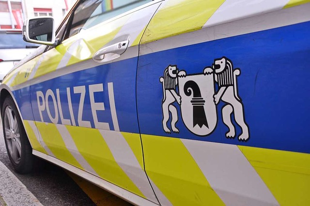 Die Basler Polizei und Feuerwehr besch...r verdchtiges weies Pulver enthielt.  | Foto: Daniel Gramespacher