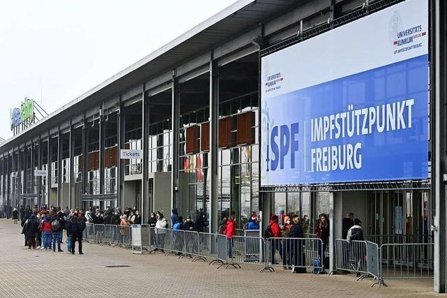 In der Freiburger Messe sind Booster-Impfungen ab sofort nach drei Monaten mglich