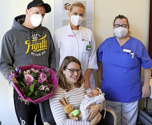 Gudrun Knig, Chefrztin des Fachberei...s Plschhasen &#8222;Hugo Hops&#8220;.  | Foto: Helios Klinik Mllheim