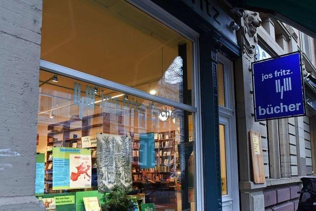 Freiburger Buchladen zeigt Flagge gegen Rechts – und erntet Shitstorm