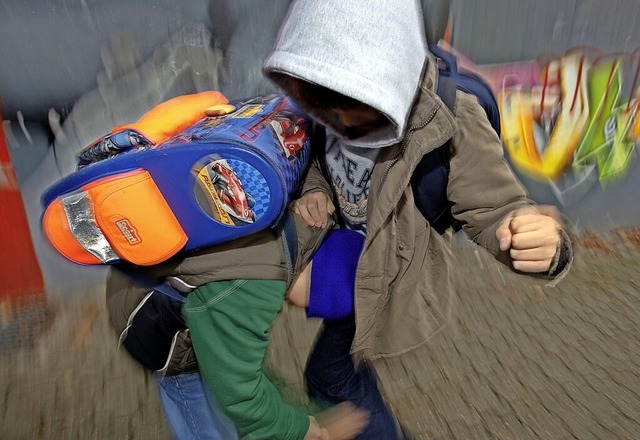 Gewalt wird zunehmend auch unter jnge... in den Grundschulen begegnet werden.   | Foto: A3250 Oliver Berg