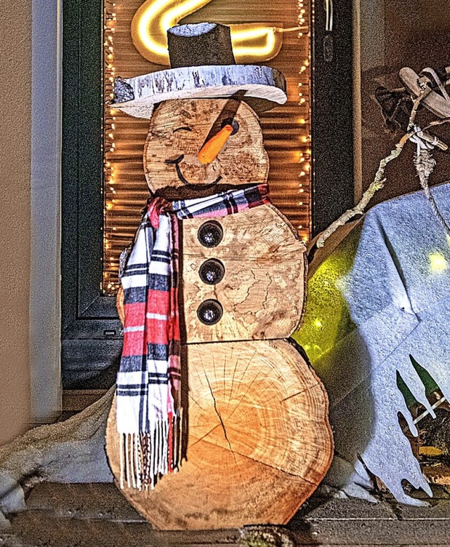 Schneemann aus Holz &#8211; dieser Geselle wird auch den Winter berleben.  | Foto: Wolfgang Scheu