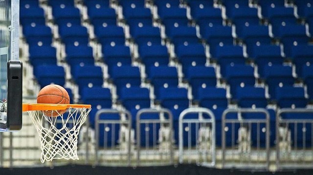 Basketball vor leeren Rngen...  | Foto: Uwe Koch/ Eibner-Pressefoto via www.imago-images.de