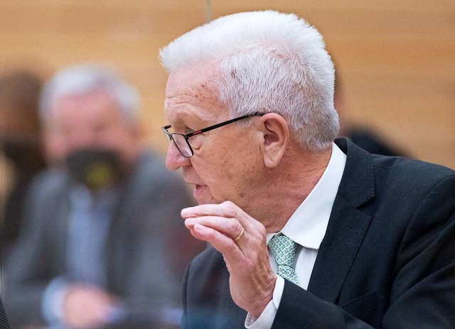 Ministerprsident Kretschmann erntet erneut Kritik von der Gastronomie.  | Foto: Bernd Weibrod (dpa)