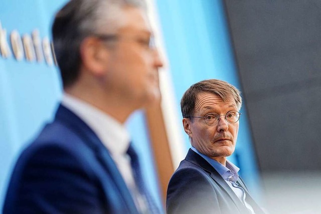 Bundesgesundheitsminister Karl Lauterbach und RKI-Chef Lothar Wieler (l.)  | Foto: Kay Nietfeld (dpa)