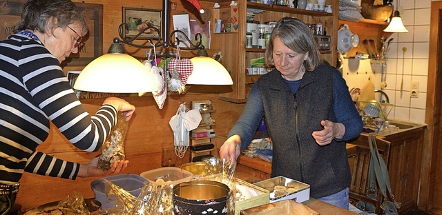 Jutta Coenen (links) und Elisabeth Kai... fr die Alleinstehenden im Ort sein.   | Foto: Christiane Sahli