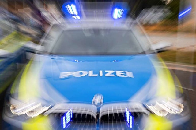 Die Polizei (Symbolbild) hofft auf sac...ugen zu einem Einbruch in Herbolzheim.  | Foto: Daniel Karmann (dpa)