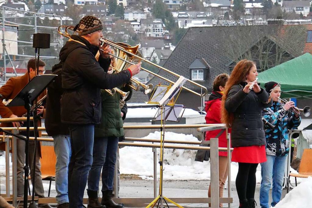 Mitglieder der Stadtmusik spielten bei den Gottesdiensten.  | Foto: Eva Korinth