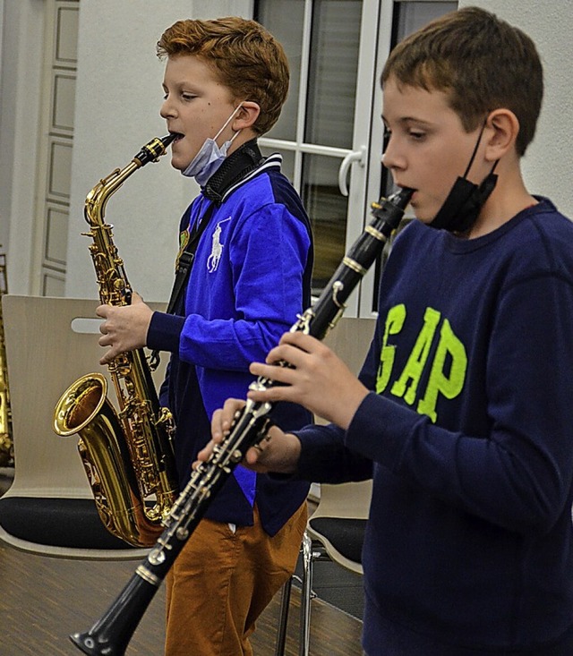 Kinder und Jugendliche zwischen sechs ...buntes Programm von Weihnachtsliedern.  | Foto: Gabriele Hennicke