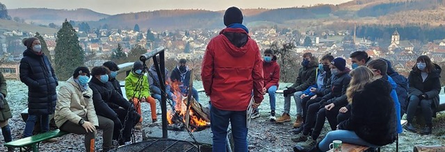 Unterricht mal ganz anders: Bei einem ...s um den Wunsch nach Frieden und Ruhe.  | Foto: Birgit Oswald