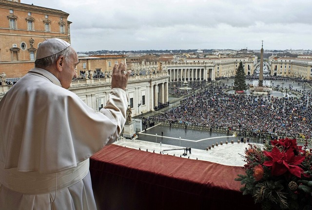 Papst Franziskus am Samstag in Rom. Di...andemiebedingt deutlich eingeschrnkt.  | Foto: Uncredited (dpa)