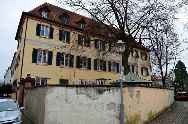 Das Anna-von-Heimburg-Haus wird fr 4,...reite von drei Metern entfernt werden.  | Foto: Hubert Rderer