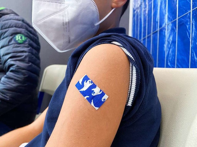 Die Pflaster nach der Immunisierung si...zu gibt es als Belohnung Gummibrchen.  | Foto: Fabian Sickenberger